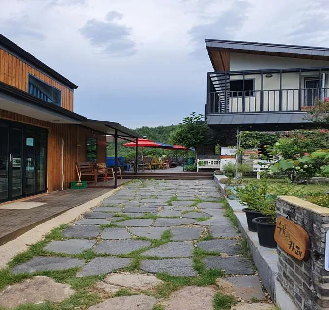 수작부리는 카페