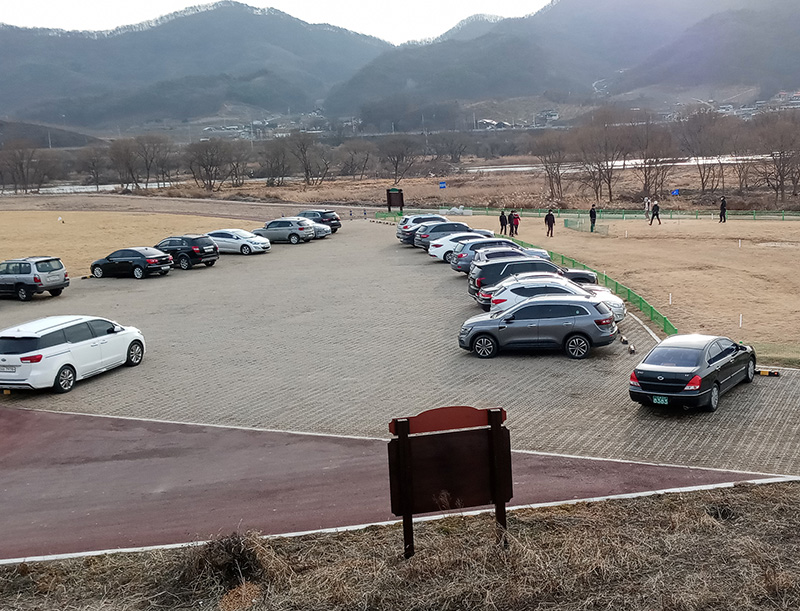 충주 달천 단월파크골프장. 충청북도 충주시 단월동 635-4 (달천변 청보리밭 인근)