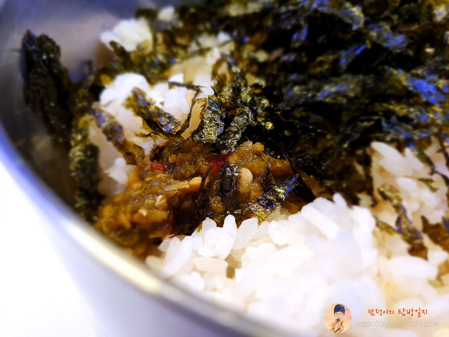 청년찌개 서울1호점 밥에 고추지