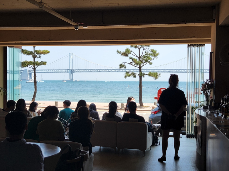 실내에서_보이는_광안대교