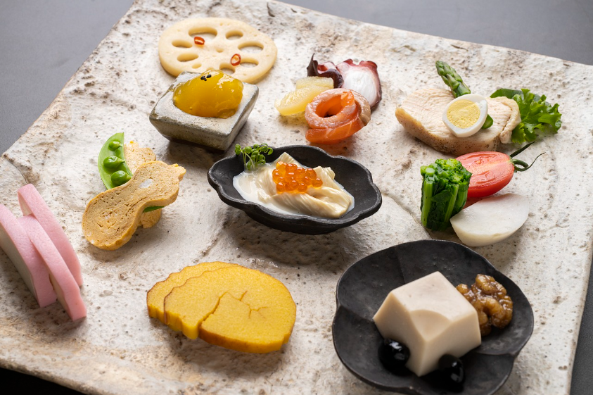 일본의 카이세키식 아침: 14가지 코스의 미니어처 요리 세계