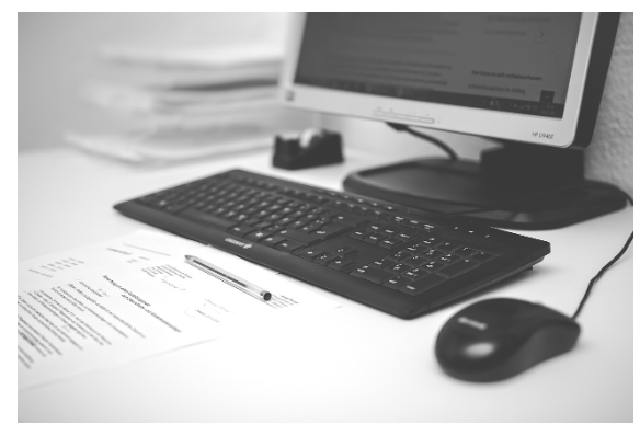 작업 관리자에서 CPU 점유율이 비정상적으로 높거나 게시자 정보가 없는 프로세스를 확인하는 화면