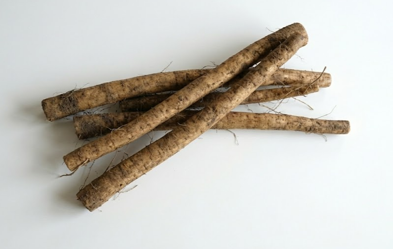 사포닌이 풍부하고, 천연 인슐린인 인눌린이 웅축되어 있어 혈당 관리와 다이어트에 좋은 우엉