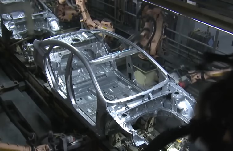 300명의 직원은 현재 로봇 관리자로 배치