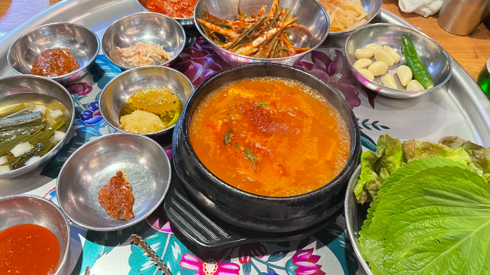 돈탐라 김치찌개