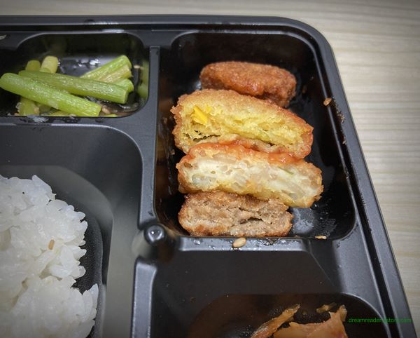 이마트24 편의점 3900 도시락 2023년 3월 반찬 구성(야채 감자 고로케, 해물 완자, 미니 돈까스)