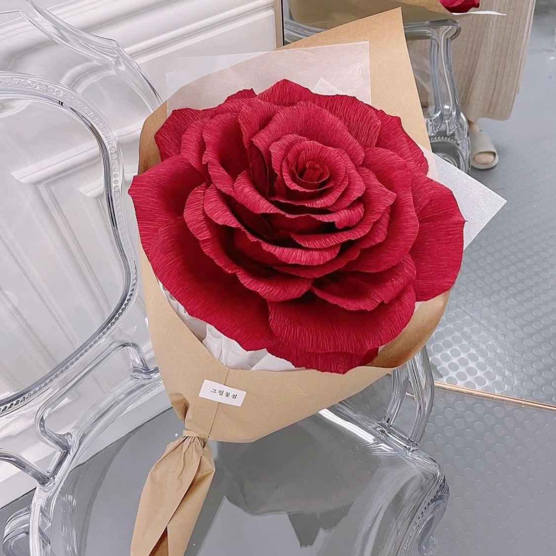 장미꽃다발 만들기 체험에서 직접 만든 꽃다발