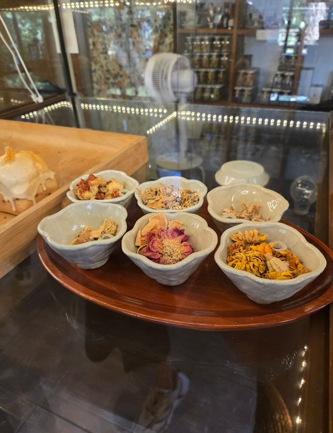 가평설악면 오롯이,꽃 카페 여러 티