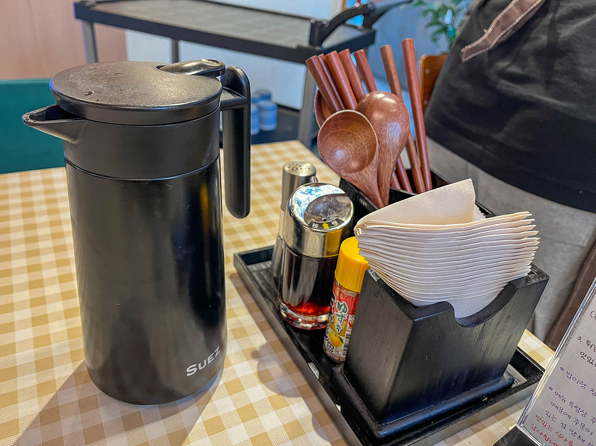 온천천 카페거리 강텐동 테이블