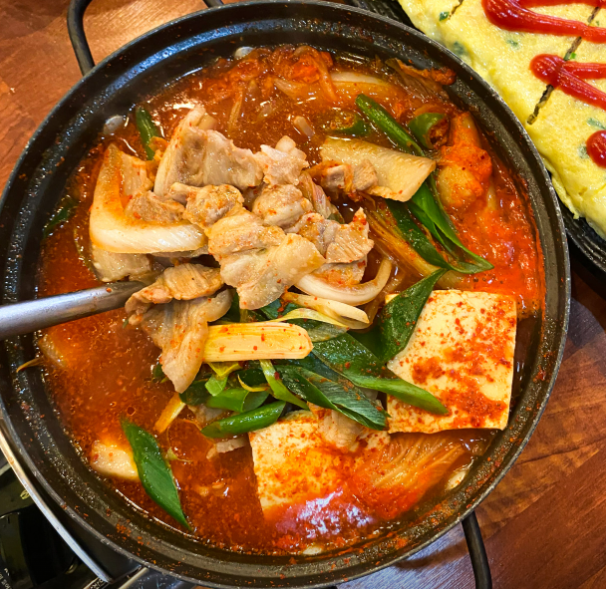 장군꼬들살 김치찌개 대표 메뉴