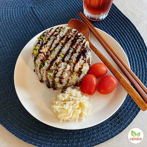 그릇에-담은-참치마늘쫑볶음밥