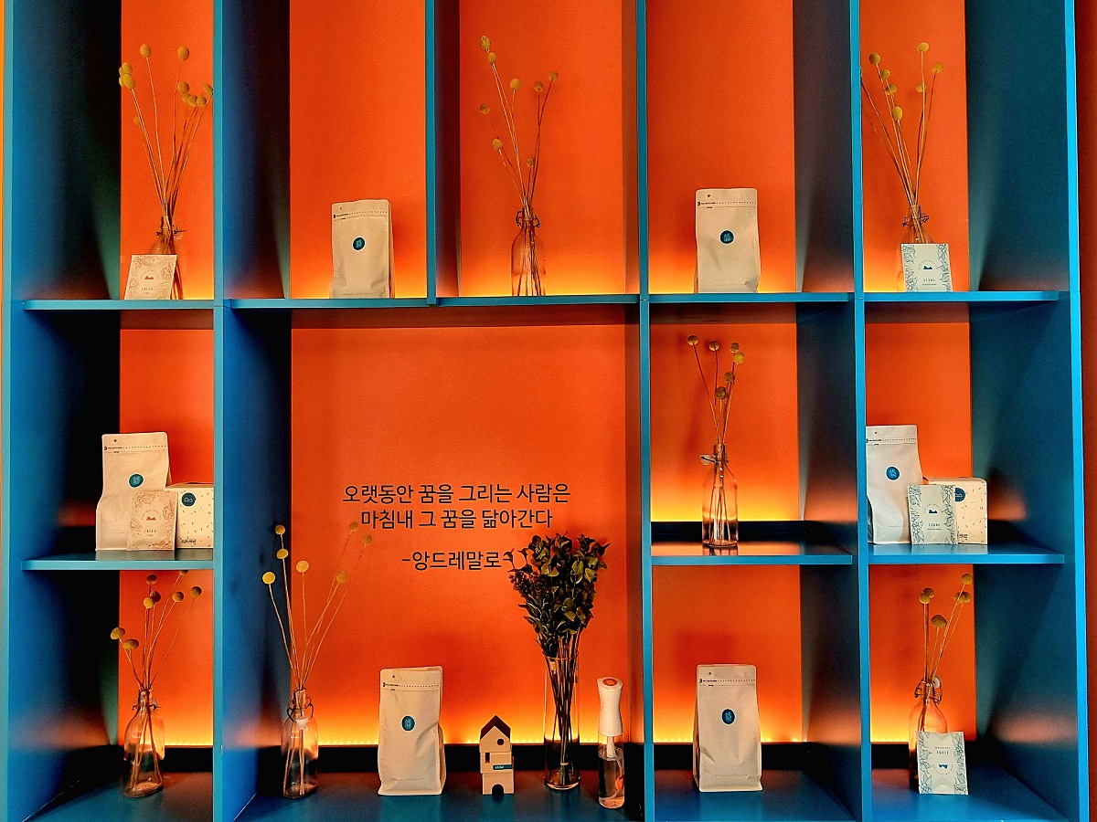 강원도 원주 가볼만한 곳, 블루리본 스톤크릭 카페: 수묵화 속 절벽, 로스팅 커피, 할인 정보