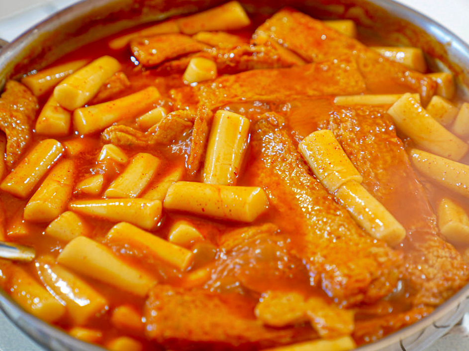 사과떡볶이 밀키트가 조리된 사진
