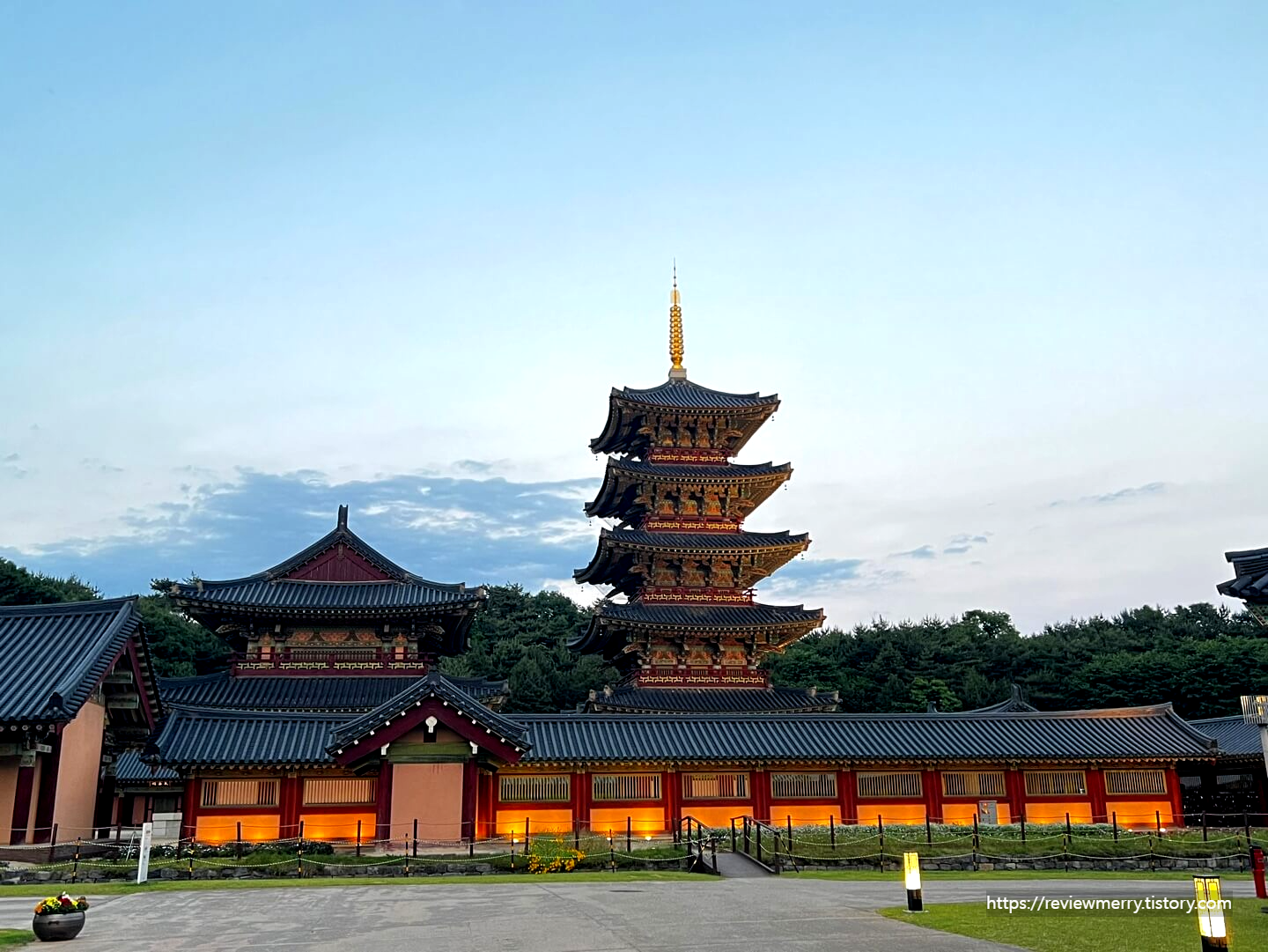 외부에서 본 5층 목탑