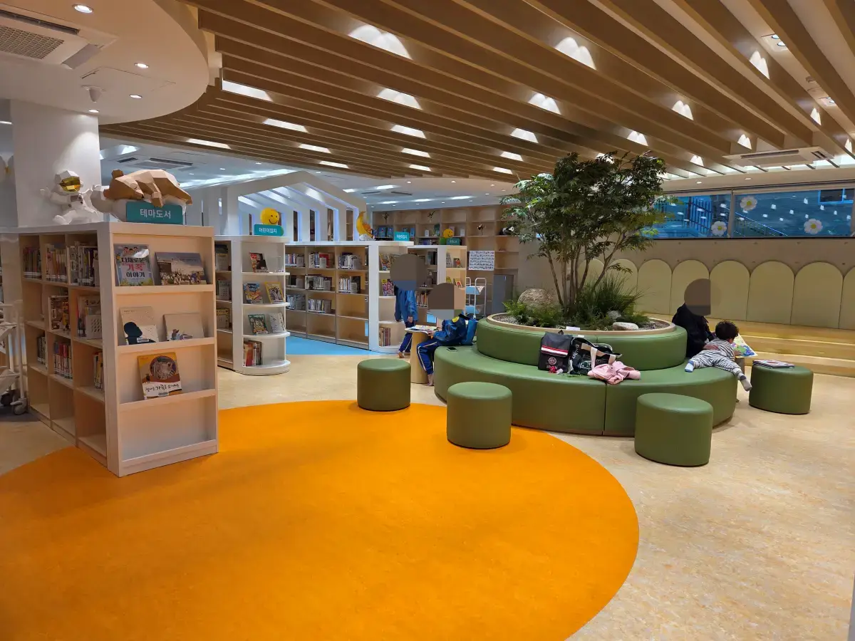 서변숲도서관 어린이자료실 이미지 02