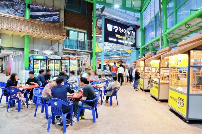 생방송오늘저녁 경주 중앙시장 10첩 백반 칠천원 한식 부페 맛집과 스테이크부터 케밥, 눈꽃 치즈 목살구이 소고기 초밥과 회무침 등 만원에 4개 골라먹는 야시장 맛집