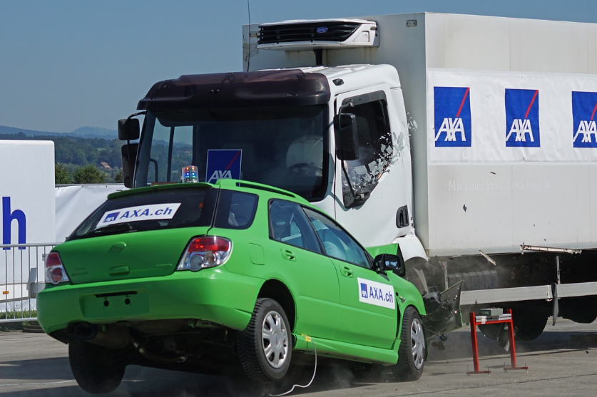 차 사고가 난 사진