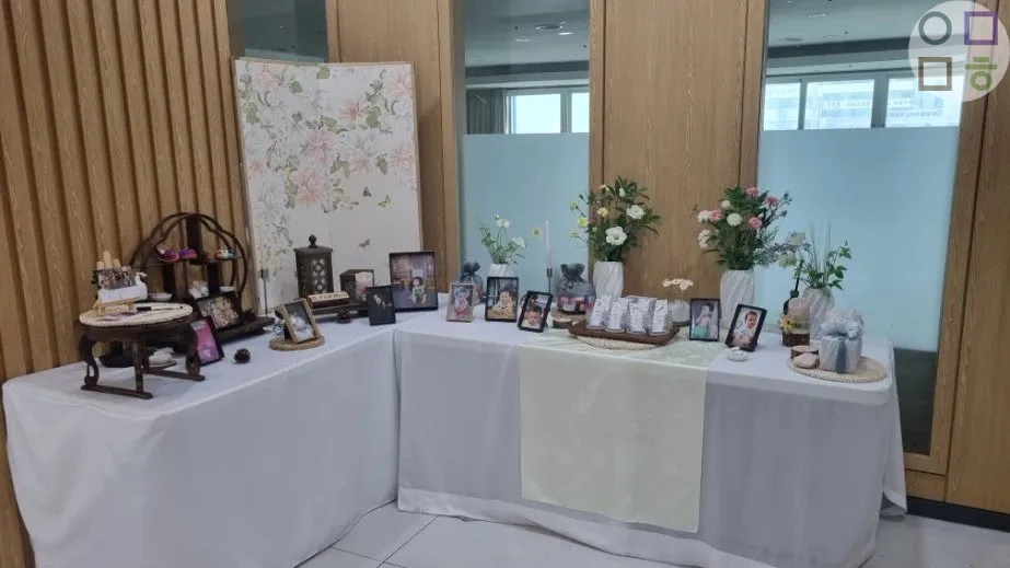 코스모스홀-포토-테이블-이쁜-구성