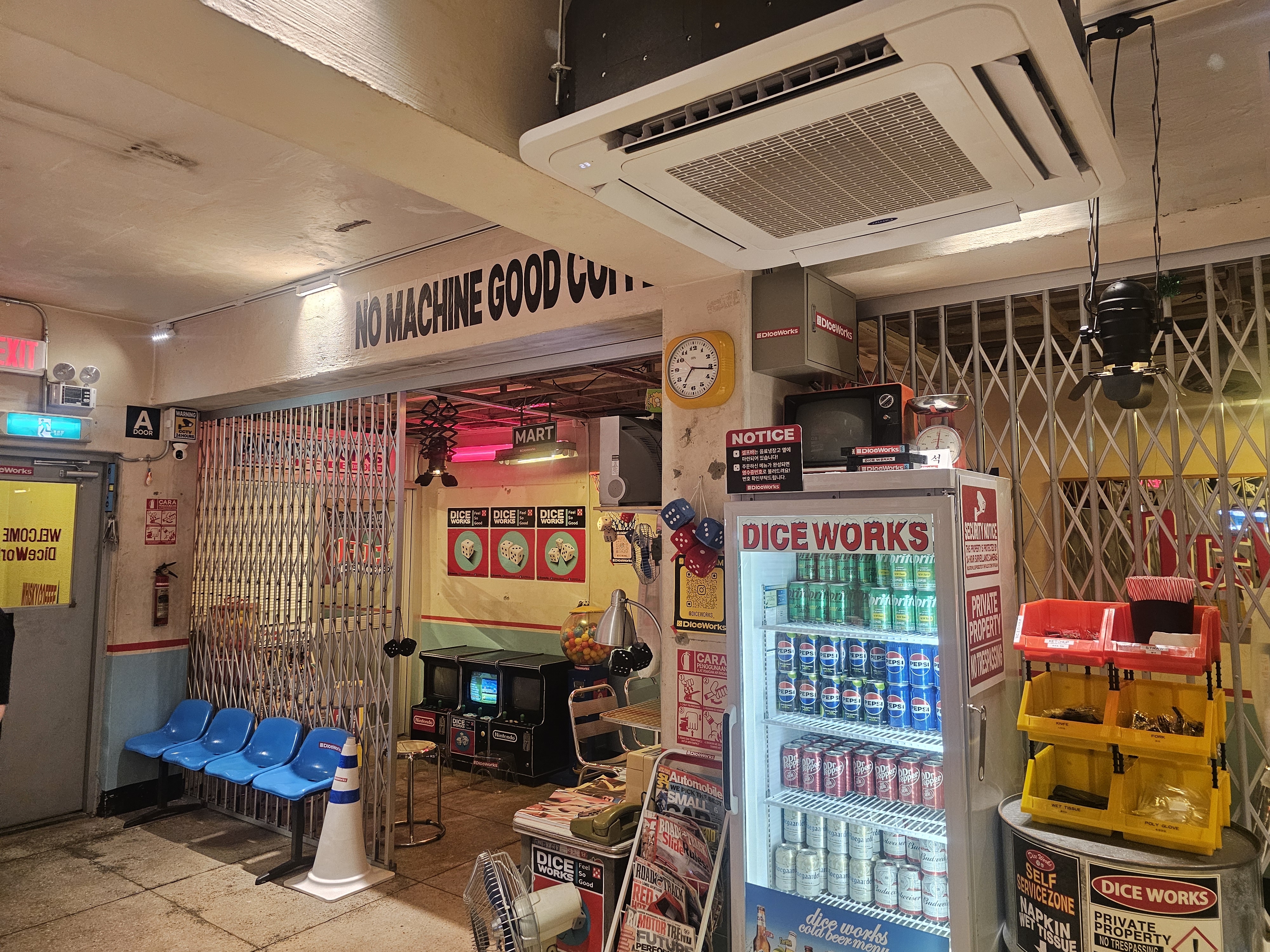 다이스웍스 종로직영점 내부 3