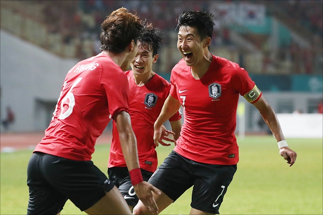 홍명보 감독, 체코전과 남아공전에서 빨간색 유니폼 선정