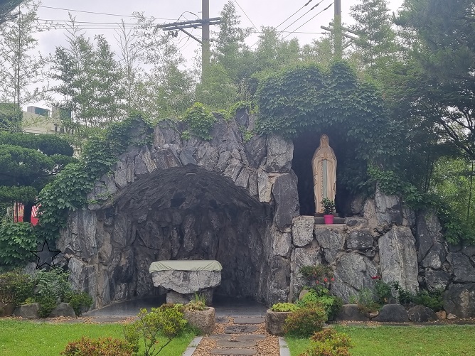 청주 사직동성당 성모동산 성모상 사진