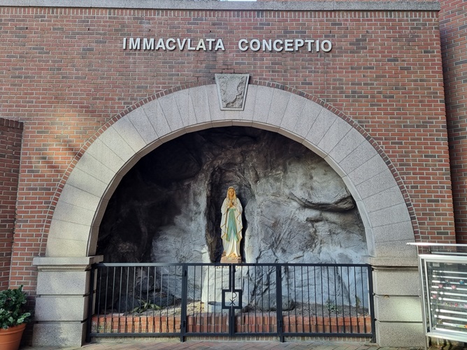 방배4동성당 성모동산