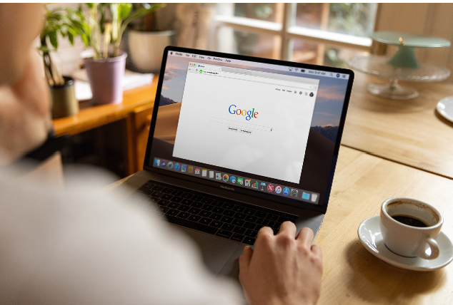 중장년 디지털 정보 탐색 장면, 구글 검색 화면