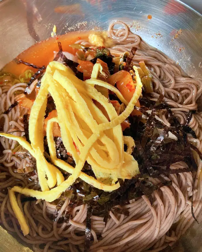 토요일은 밥이좋아 토밥좋아 강원 평창 고명 조합해 먹는 공이 메밀국수 맛집