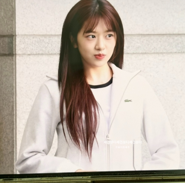 안유진 공항패션 논란