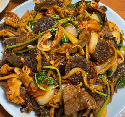야채가 올라간 순대볶음