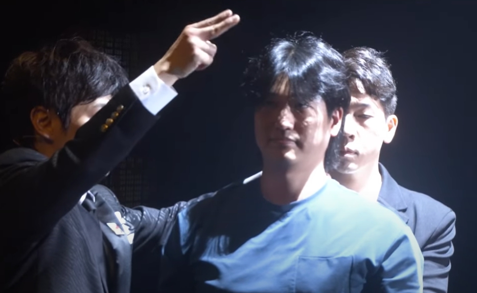 최현우 공연 후 퇴장 장면