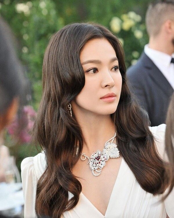 송혜교&#44; 시간을 잊고 빛나는 고혹적 여신 비주얼!