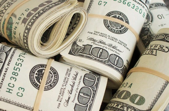 점점 더 올라가는 달러의 가치를 보여주는 사진