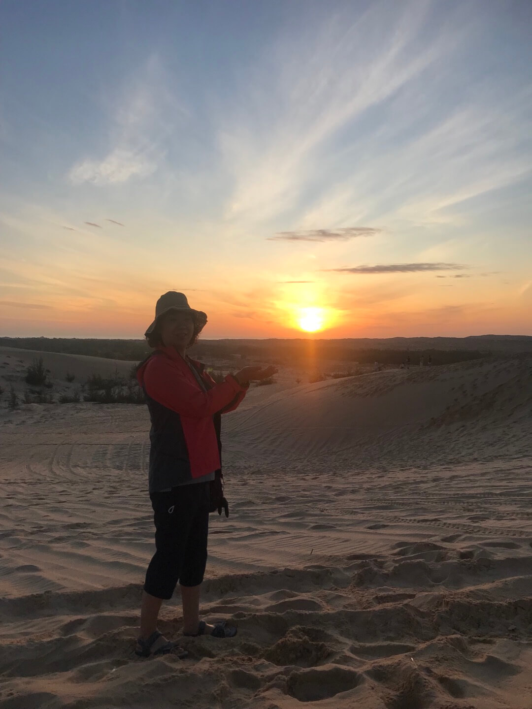 무이네 화이트샌드듄 일출 광경