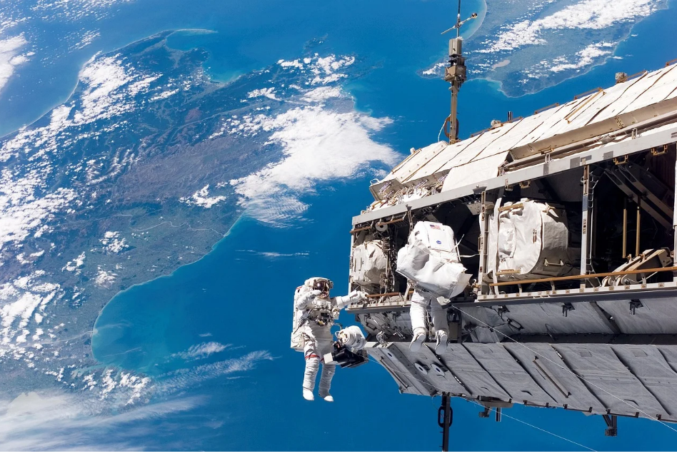 우주 유영, 인류의 가장 대담한 발걸음