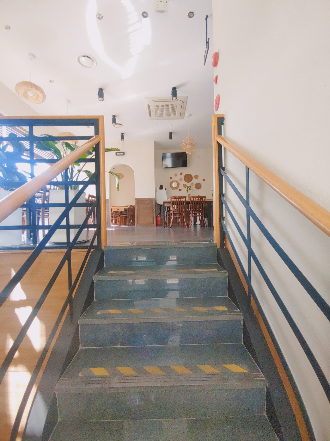 샤브당 2층 올라가는 계단