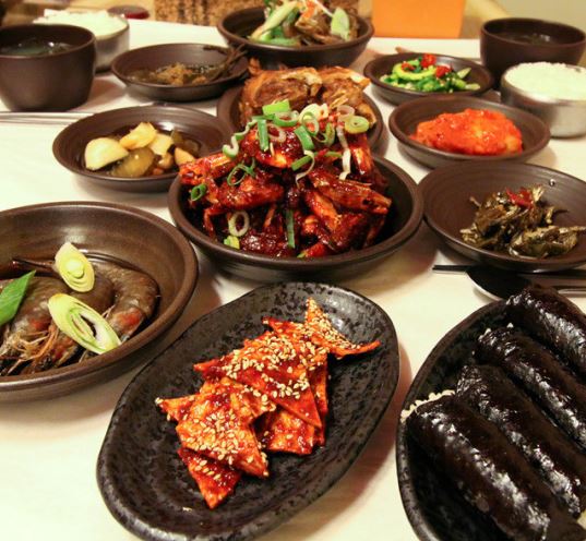 잘차려진 한상 모습