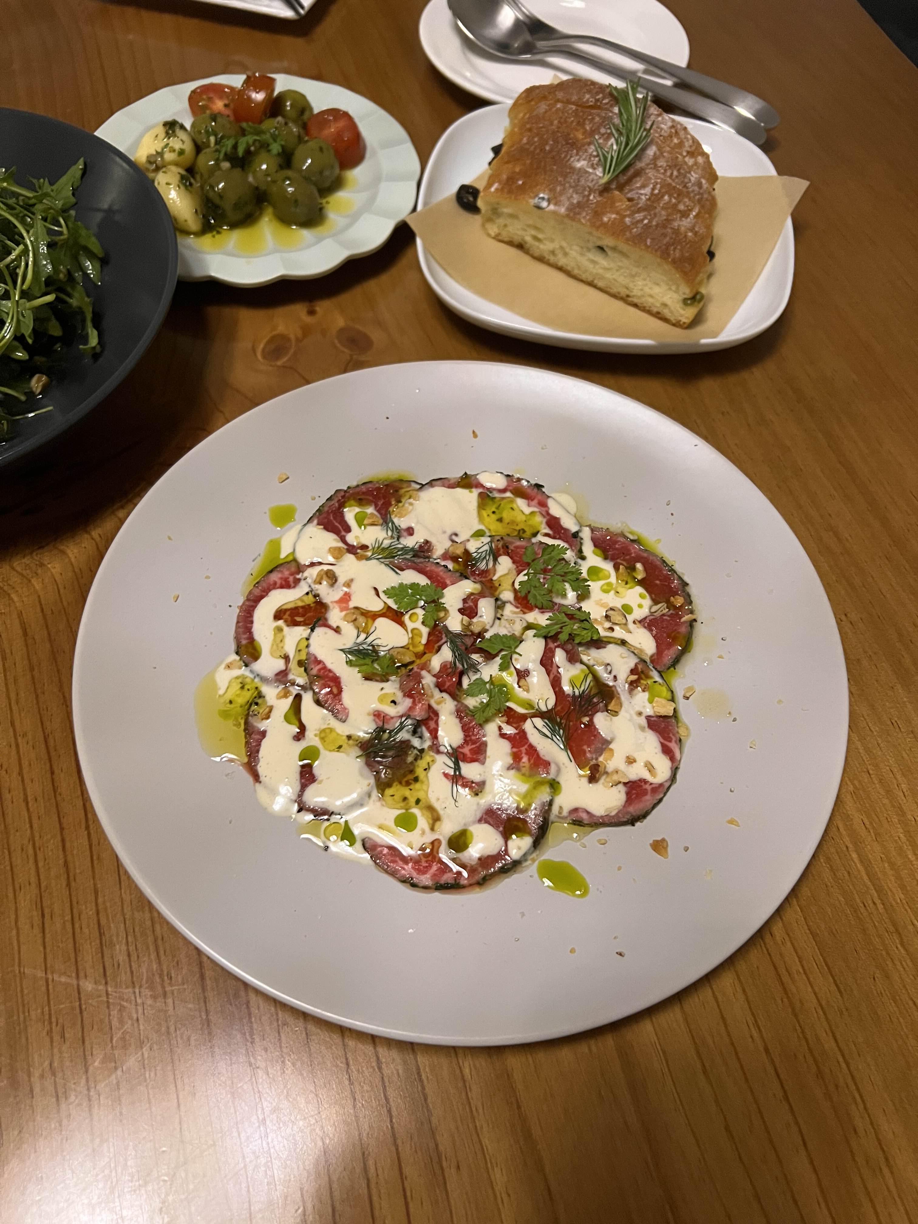 미리 예약을 해야만 만날 수 있는 투뿔 한우 안심 카르파초