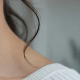 쌍꺼풀 수술 이미지 - 쌍꺼풀 수술을 한 사람