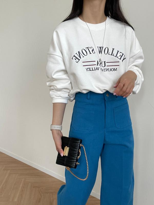 더보느 아일랜드 자수 크롭 맨투맨