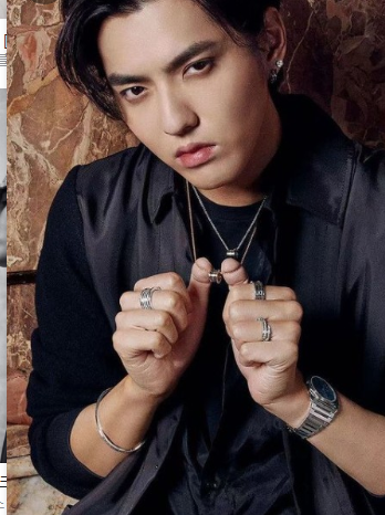 프라다 엠버서더의 저주?