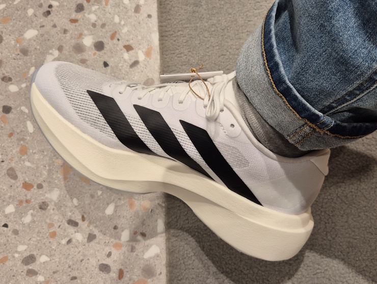 올라운더 아디다스 러닝화