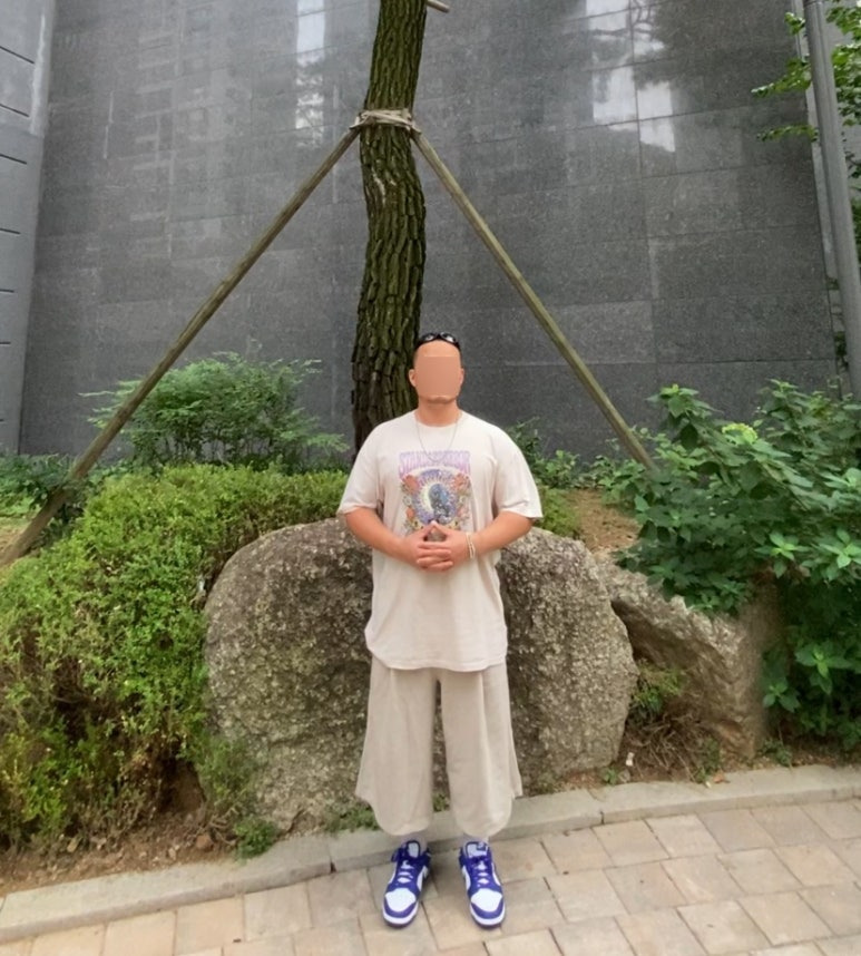 데일리룩('26. 8. 21.)오클리 선글라스 아이자켓 리덕스, 스탠다드에러 빈티지 피그먼트 티셔츠, 무신사스탠다드 버뮤다 팬츠, 나이키 양말, 나이키 덩크로우 레트로 화이트콩코드
