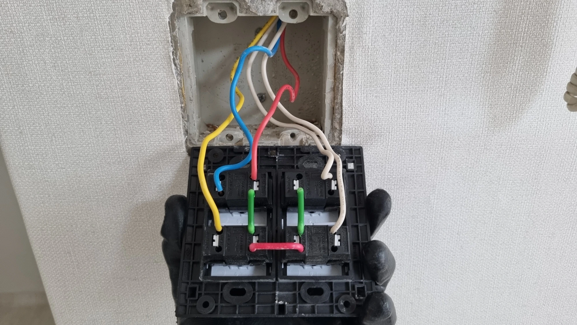 거실 전등 스위치