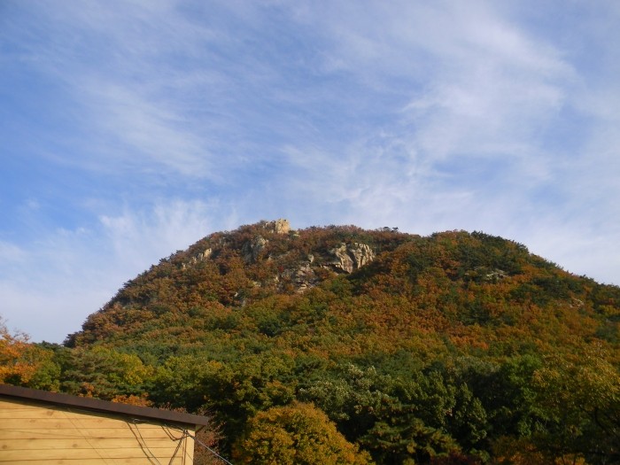 호압사에서 바라본 호암산과 가을 하늘