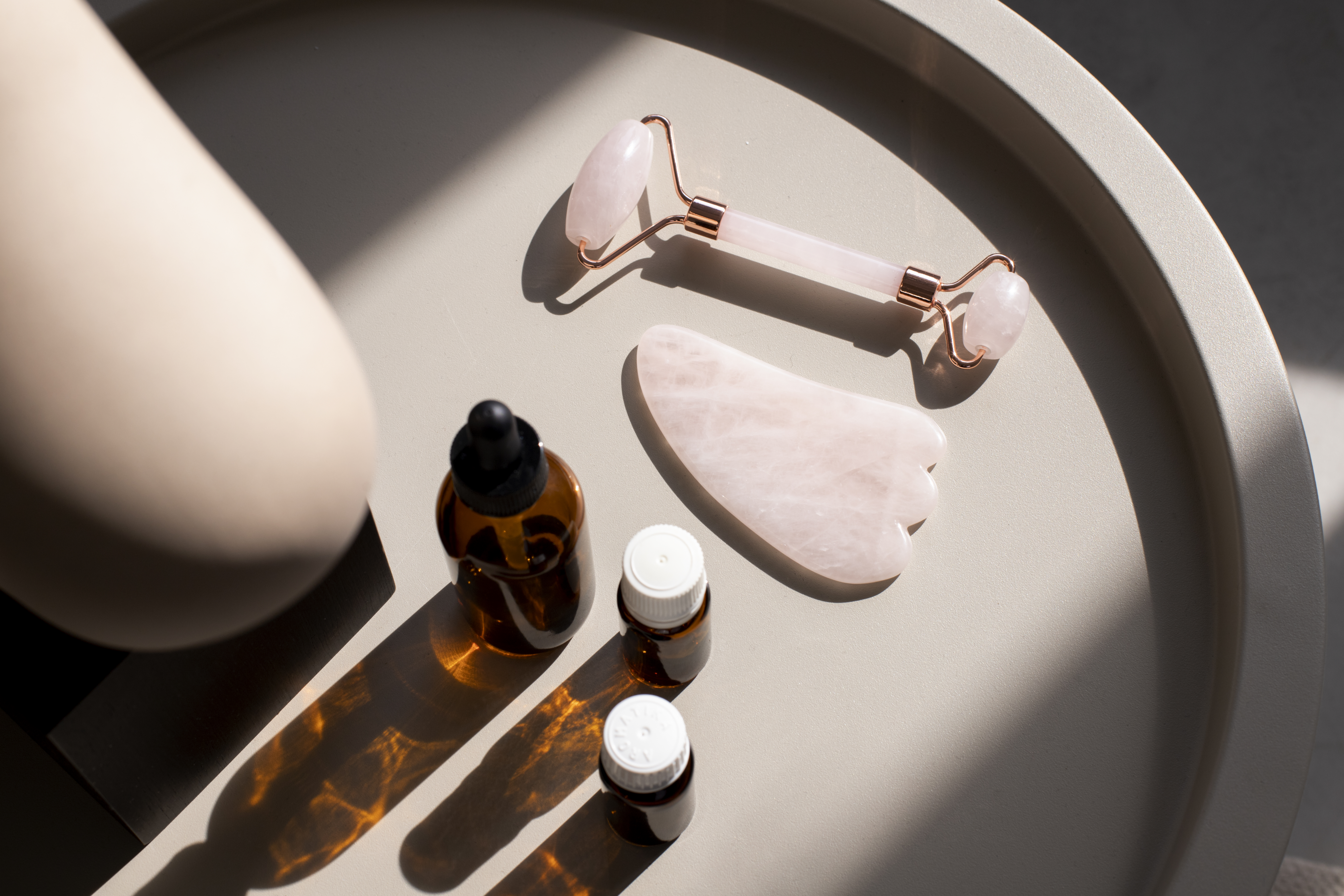 올해 뜨는 뷰티 아이템은? (립틴트, 스킨부스터, 홈케어)