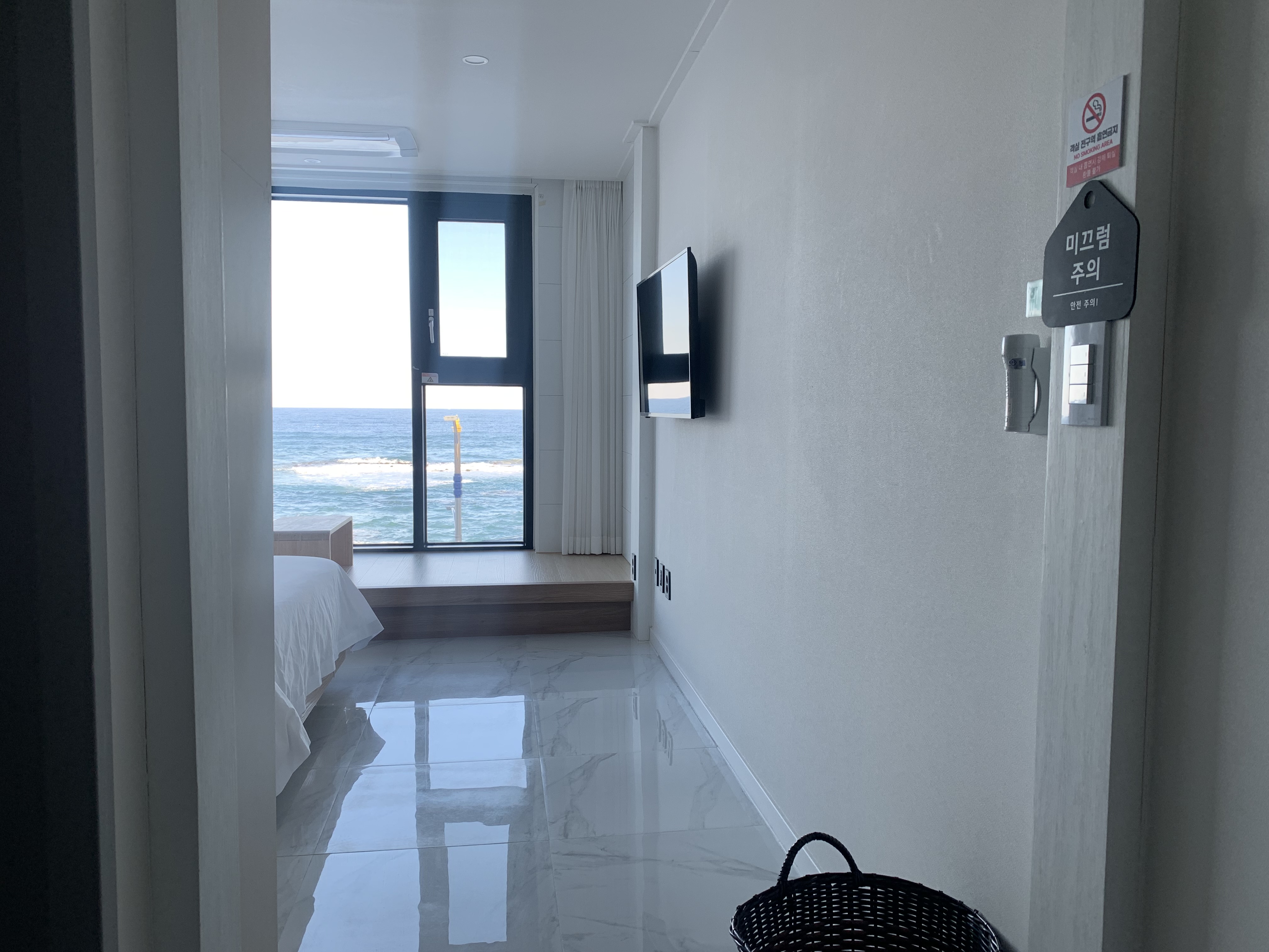 묵호 오션뷰 숙소 어달을담다 후기🌊 통창뷰에 청결까지 완벽한 펜션 추천!