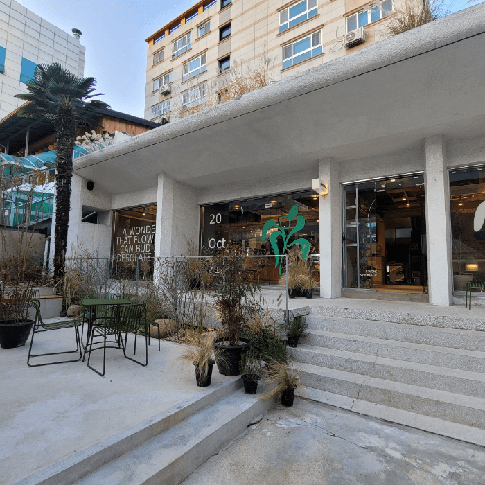 주택을-개조한-테라스카페