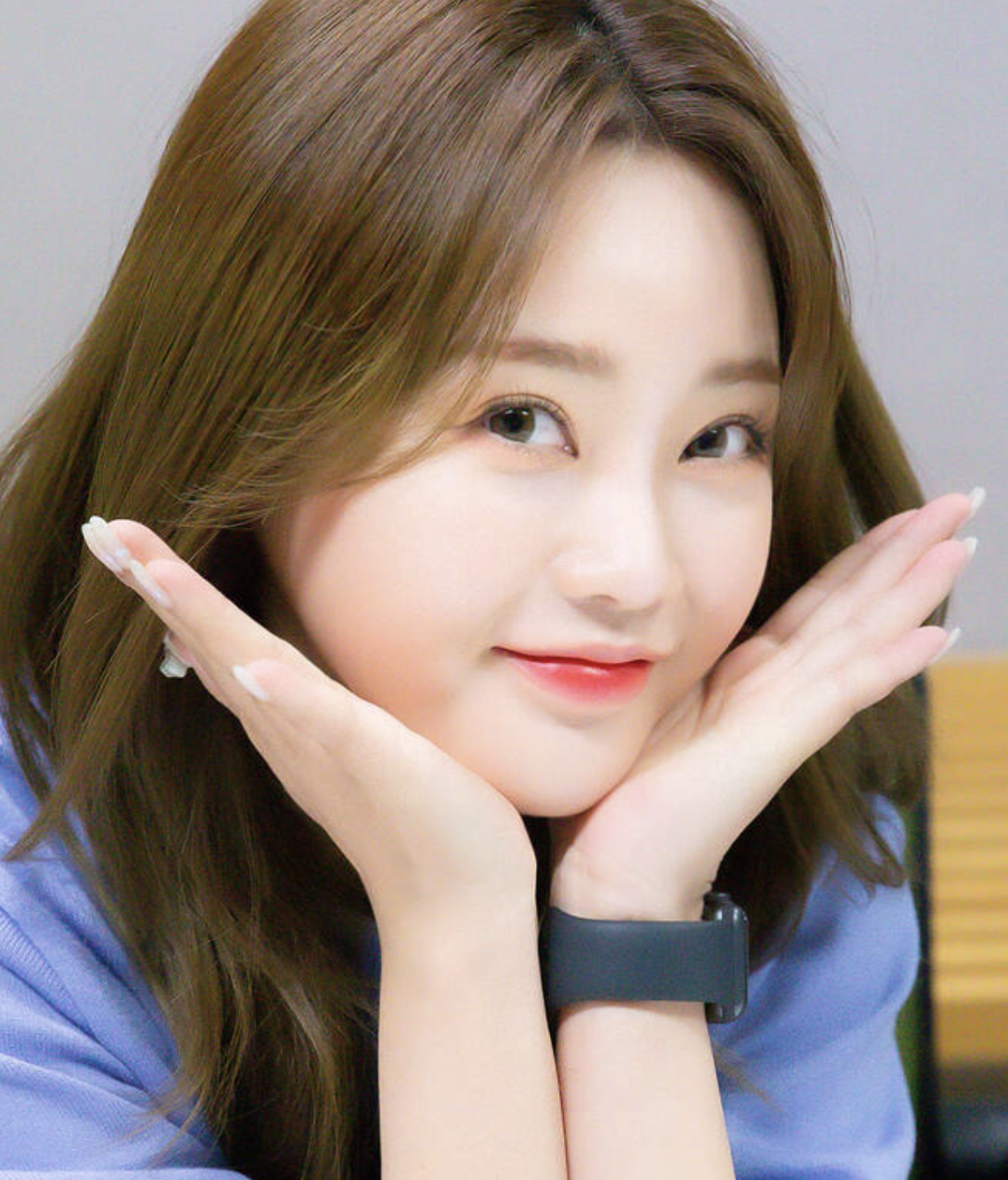 홍지윤 손받침 셀카