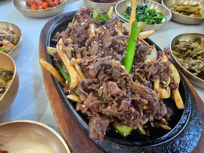 충북 제천 삼겹살쌈밥 '산아래' 본점